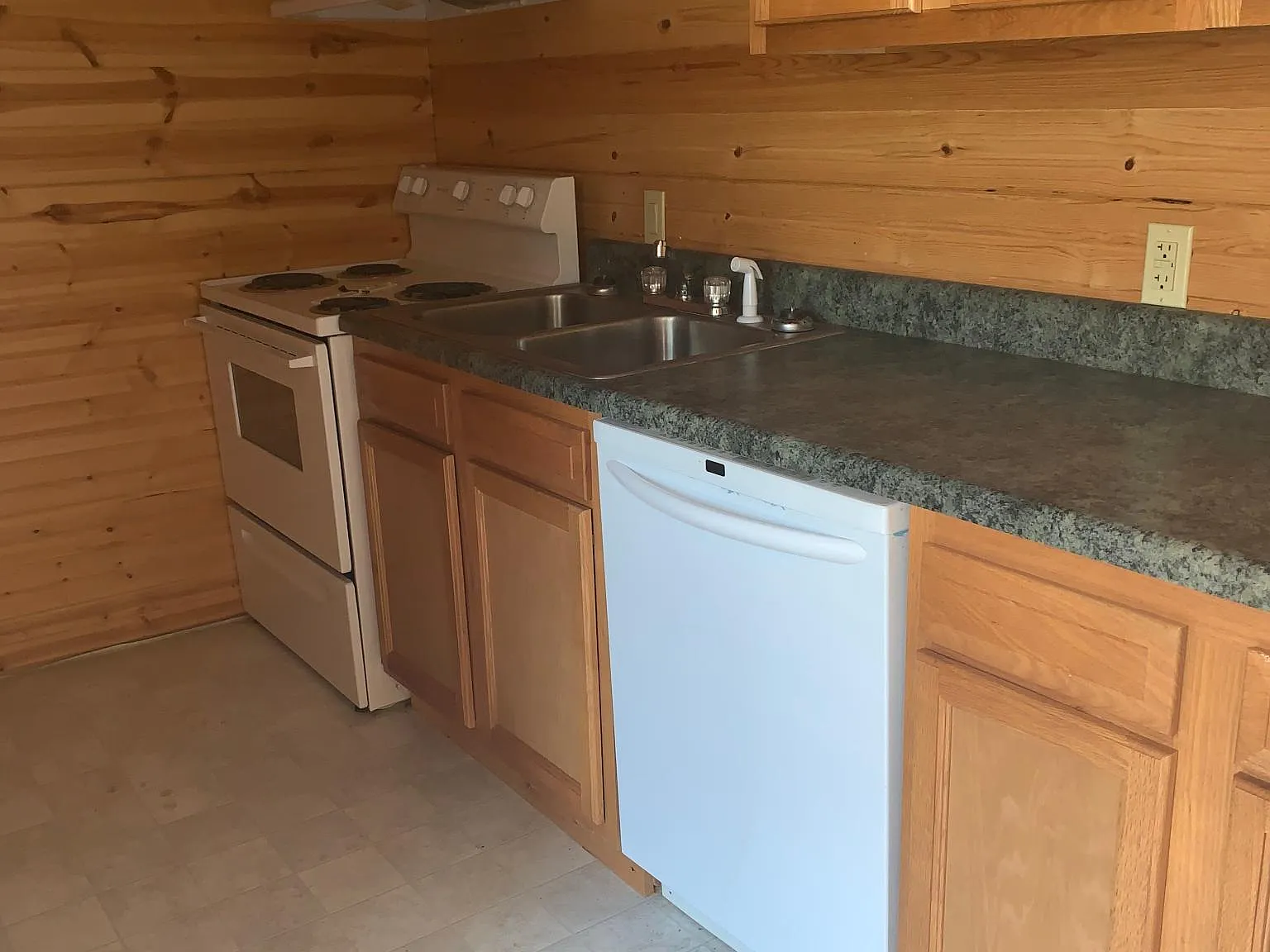108 Miller St — Photo 4