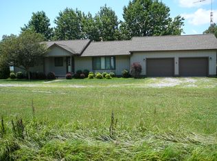 210 S Beacon Ave, Broughton, IL 62817