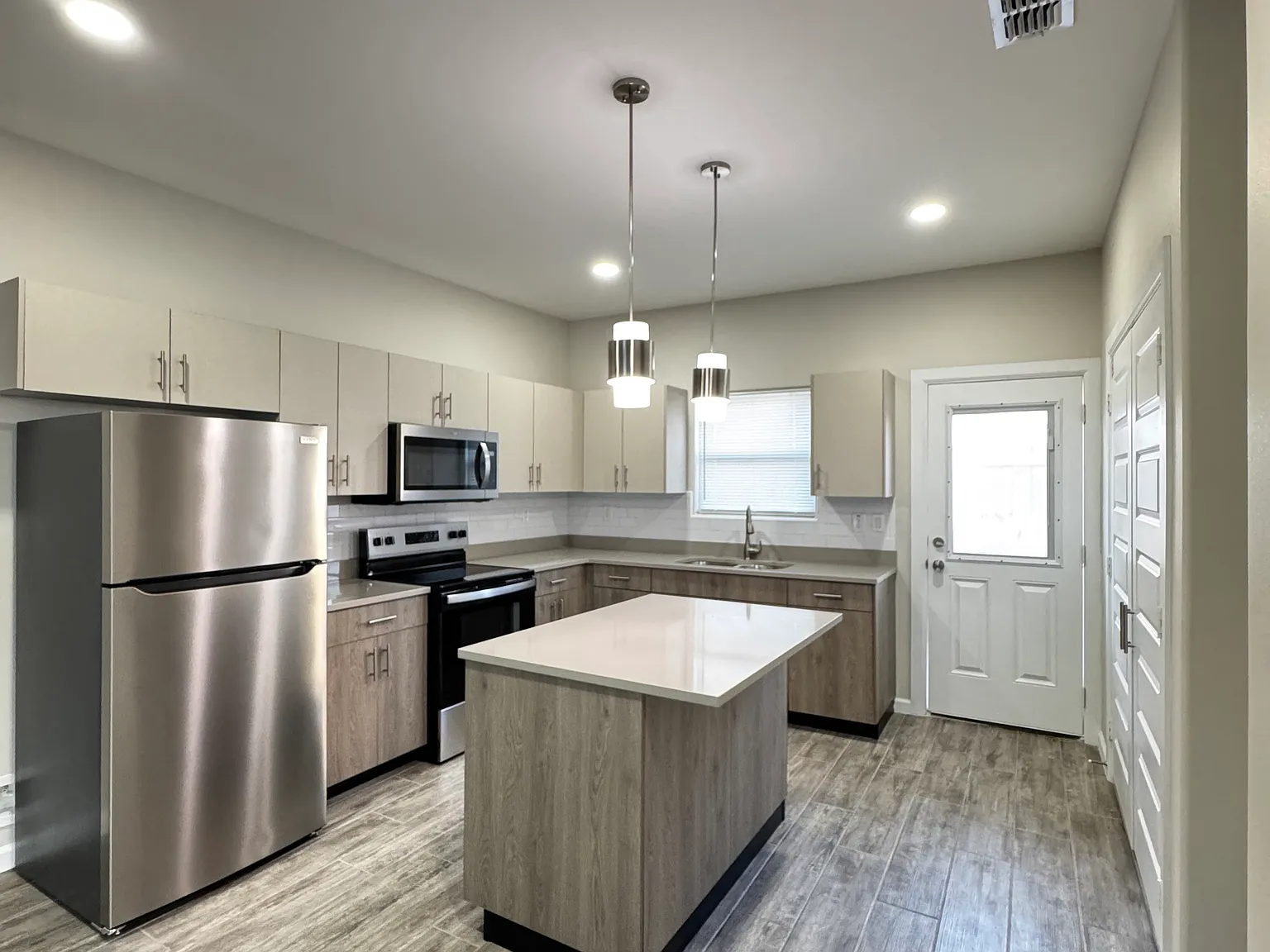 3 bed, 1080 sqft, $1,250 — Photo 3
