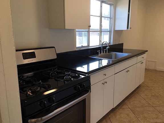 4th image of 1811 N Garfield Pl #G