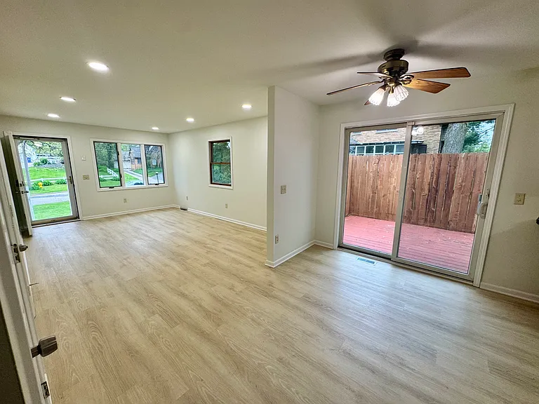 424 Winona Ave NW — Photo 3