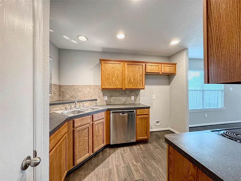13327 Belvedere Park Ct — Photo 12