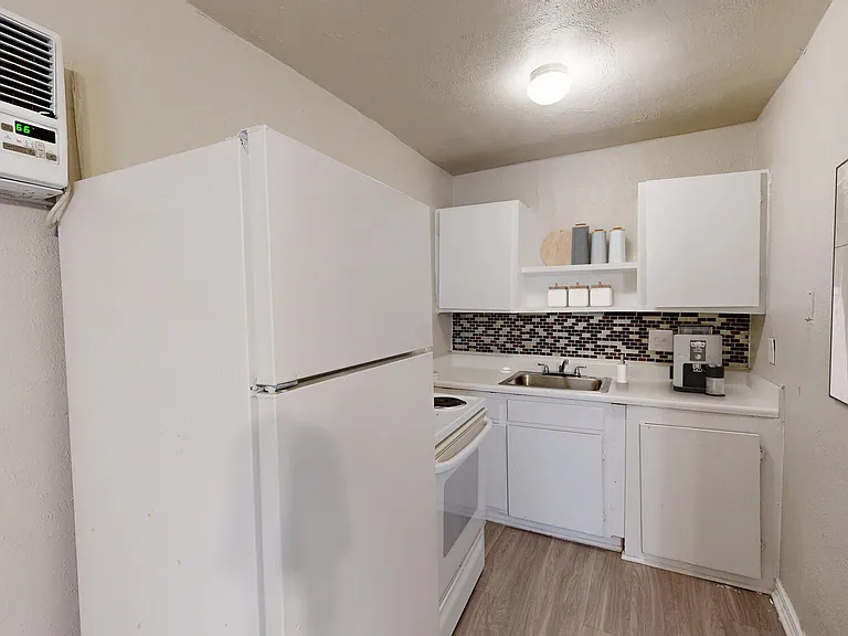 L ABRI APARTMENTS — Photo 8