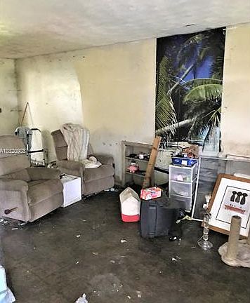 3rd image of 1604 Swann Ave