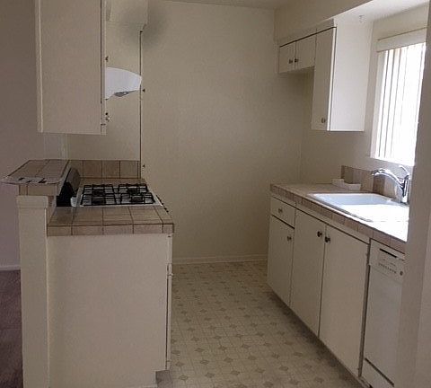 2nd image of 22040 Calvert St APT 6