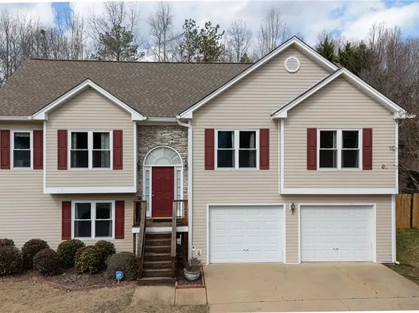 6211 Compass Dr, Flowery Branch, GA 30542