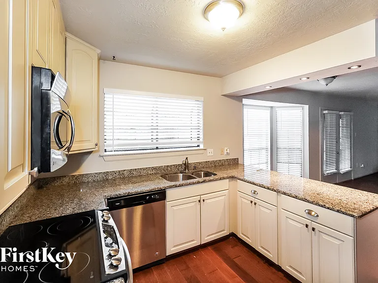 16810 Poplar Hill St — Photo 6