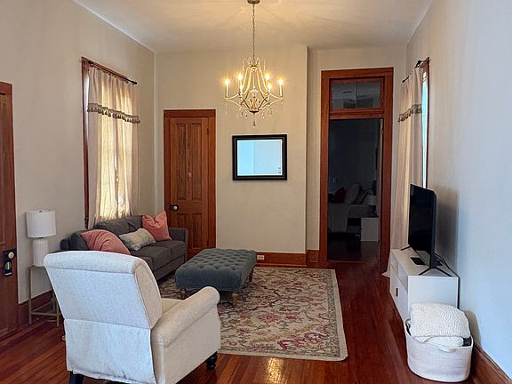 5th image of 2132 Marengo St