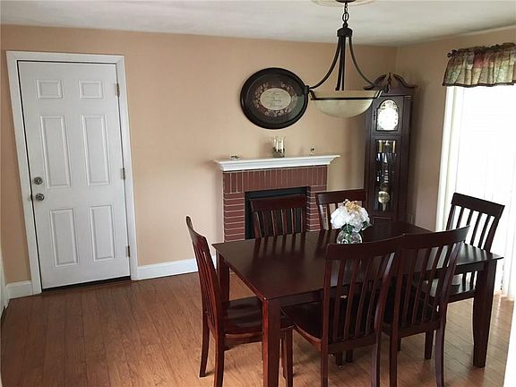 4th image of 11 Belaire Dr