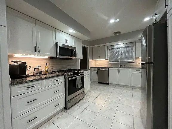 3rd image of 234 Lee St