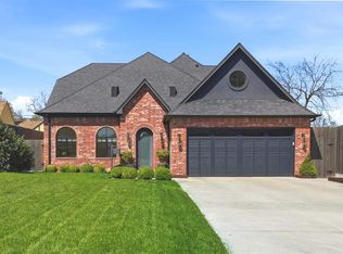 1123 Bedford Dr, Nichols Hills, OK 73116