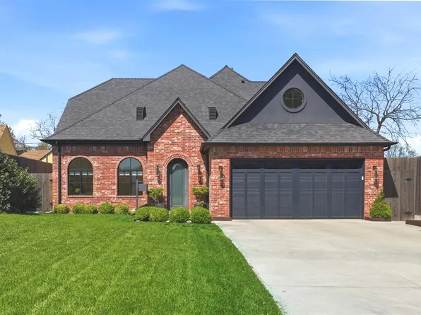 1123 Bedford Dr, Nichols Hills, OK 73116