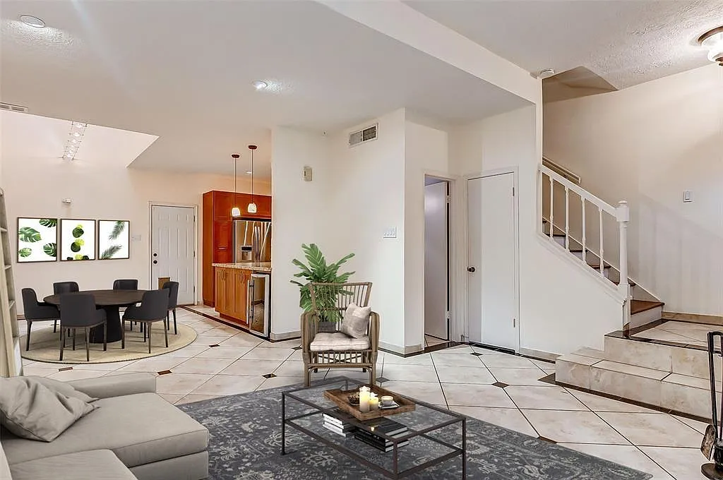 Building Photo - 7350 Kirby Dr #5