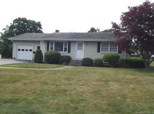11 Harbor View Ave, Waterford, CT 06385