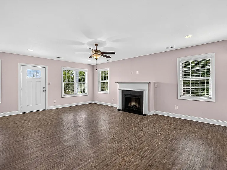 221 Robert Alan Dr — Photo 6