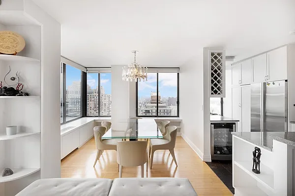 Sold by LG Fairmont Group | media 2