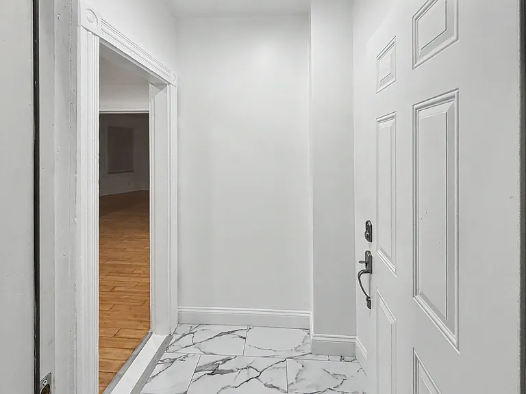 24 Saint Mary St — Photo 1