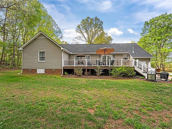 4th image of 841 Boone Rd