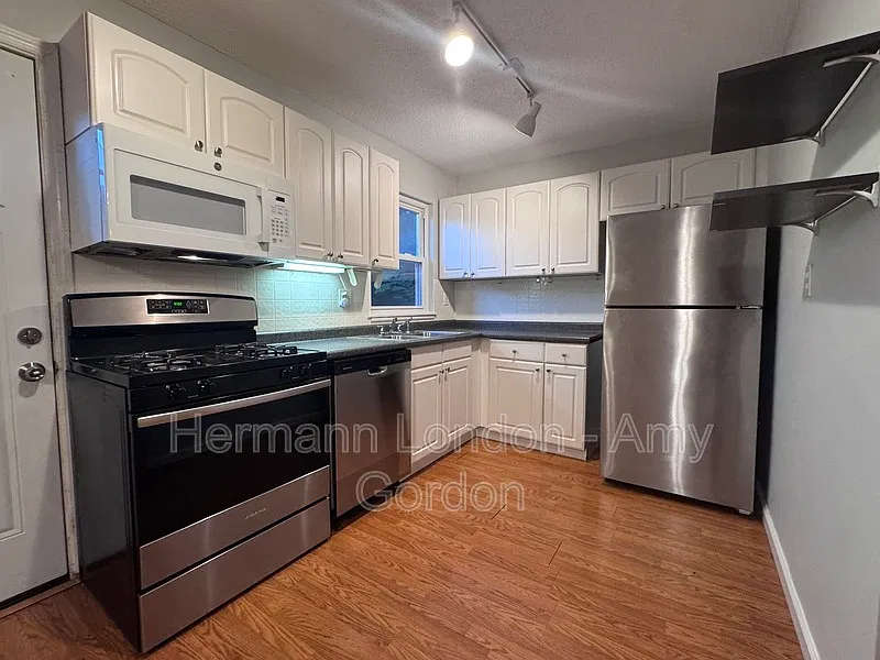 3 bed, 1.0 bath, 1024 sqft, $1,450 — Photo 3