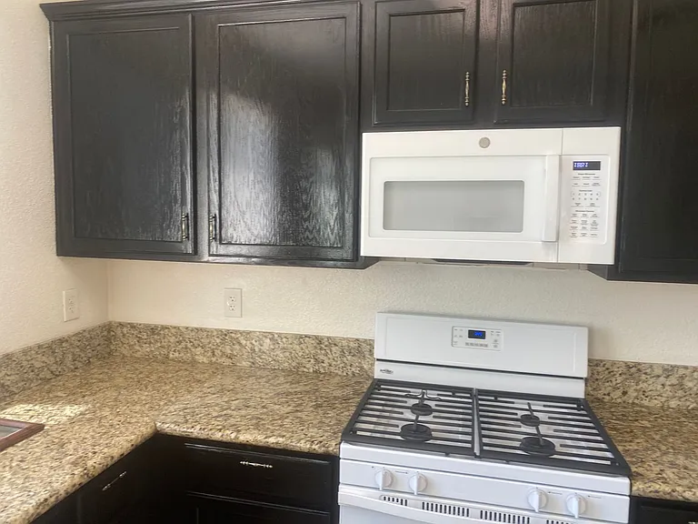 2237 W Wall Ct — Photo 4