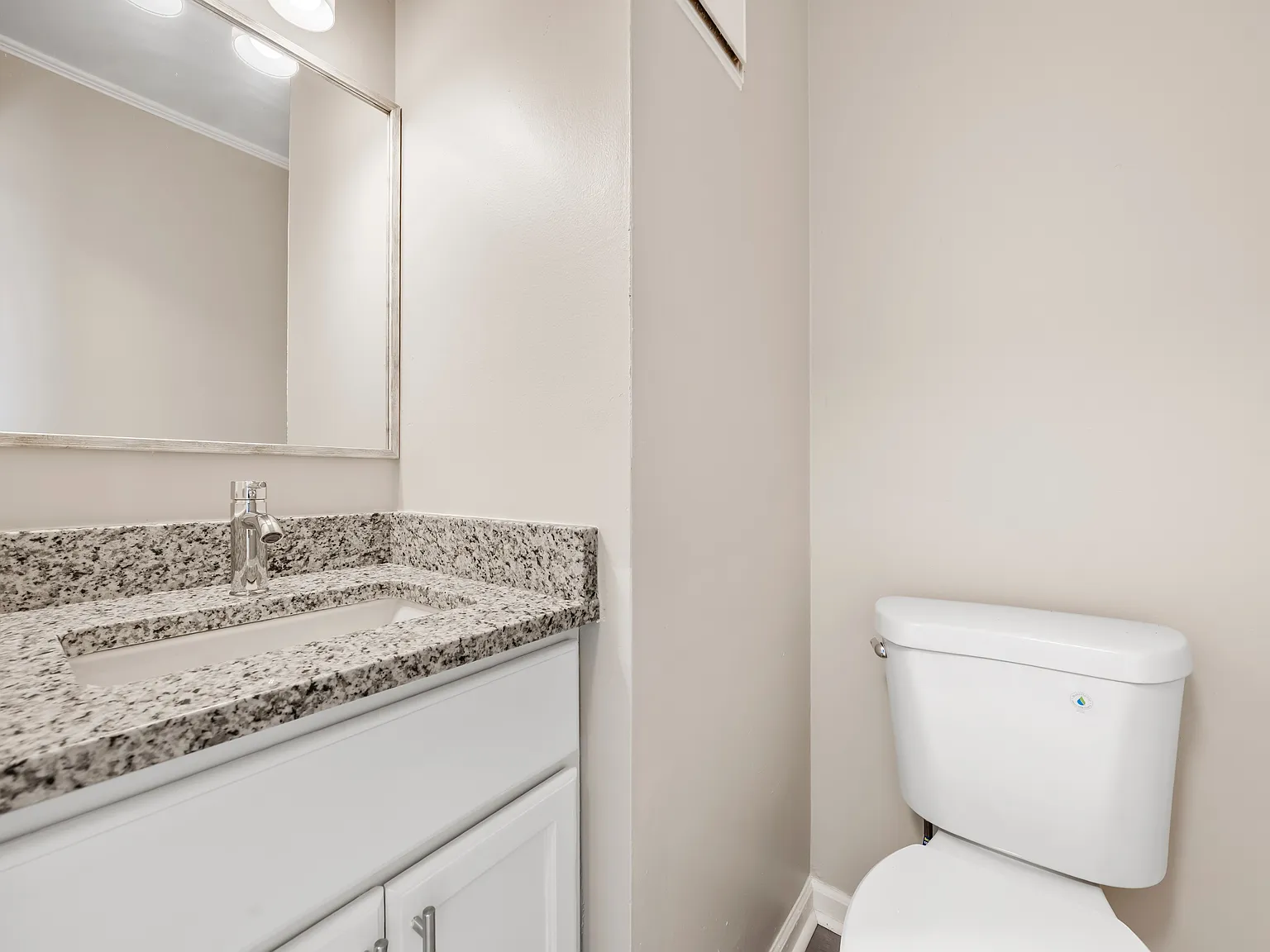 2 bed, 1.5 bath, 1000 sqft, $1,495 — Photo 4