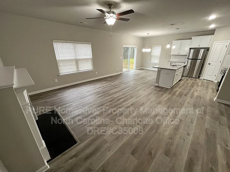 4 bed, 2.5 bath, 2013 sqft, $2,100 — Photo 3