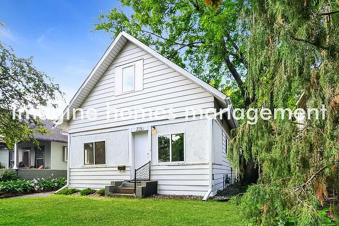 3 bed, 2.0 bath, 1489 sqft, $2,595 — Photo 2