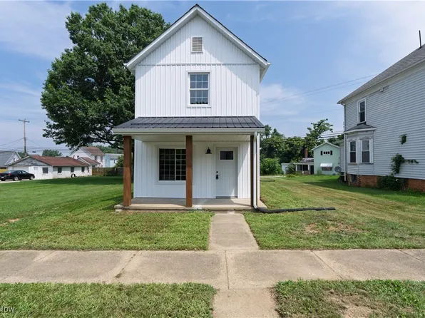 515 E High St, Uhrichsville, OH 44683