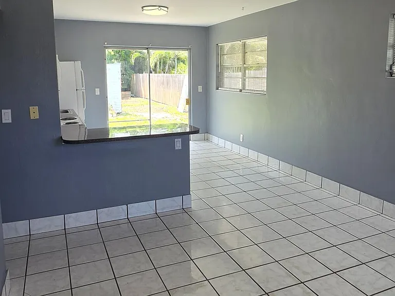 8531 Sunset Dr — Photo 3