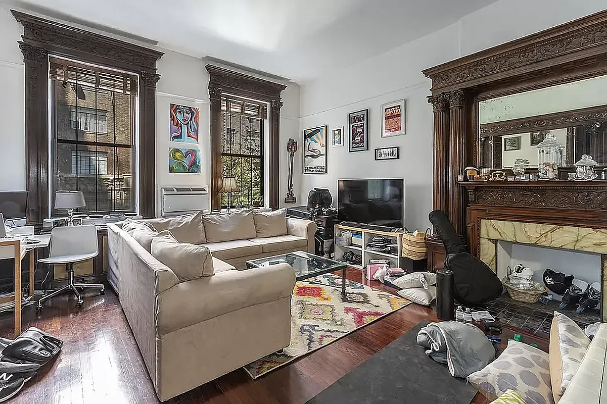 118 East 19th Street — Photo 2