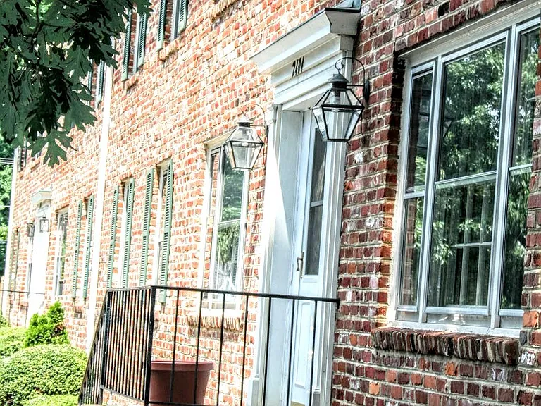 Barracks Ct — Photo 19