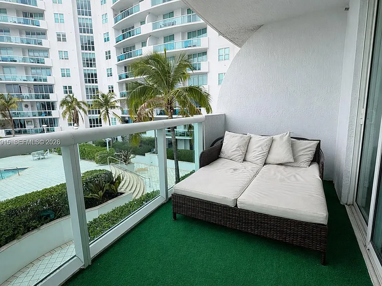 7900 Harbor Island Dr #706 — Photo 5