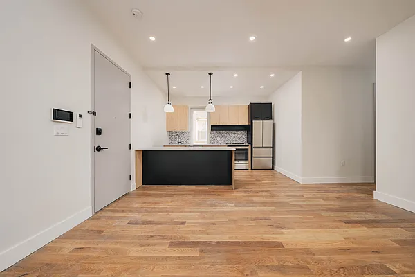 Rented by Space Link Realty | media 1