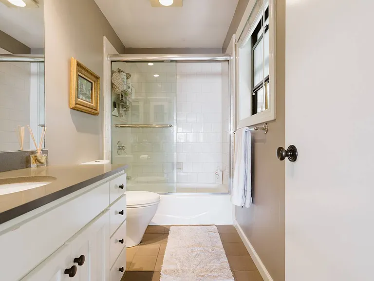 920A Baker St — Photo 9