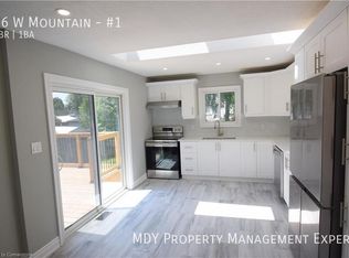 86 Mountain Ave W #1, Hamilton, ON L8G 3P7