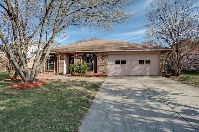1st image of 977 N Pleasant Woods Dr