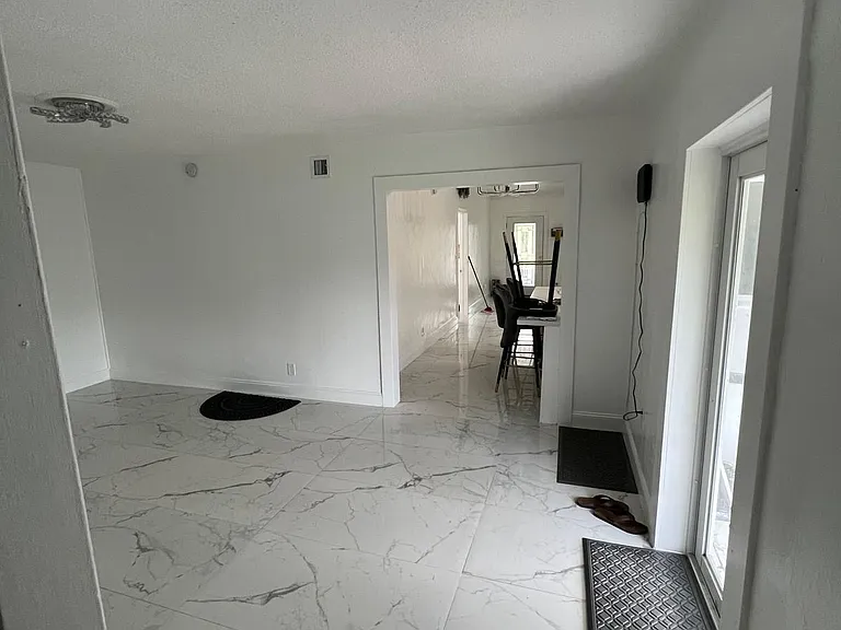 5090 SW 9th Ct — Photo 8