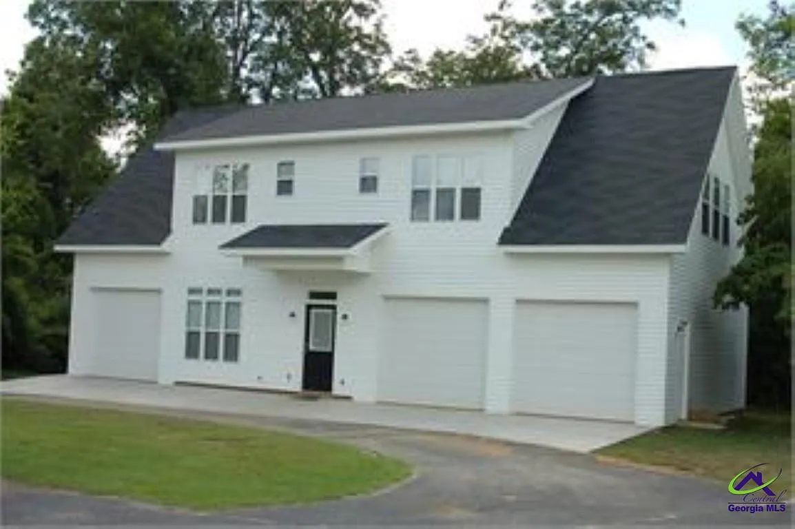 1 bed, 1.0 bath, 570 sqft, $9,050 — Photo 1