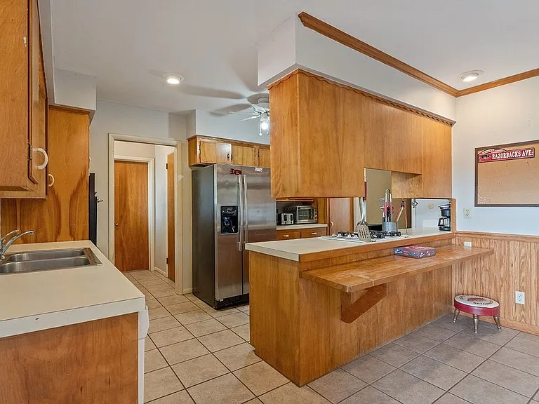 476 N Oliver Ave — Photo 7