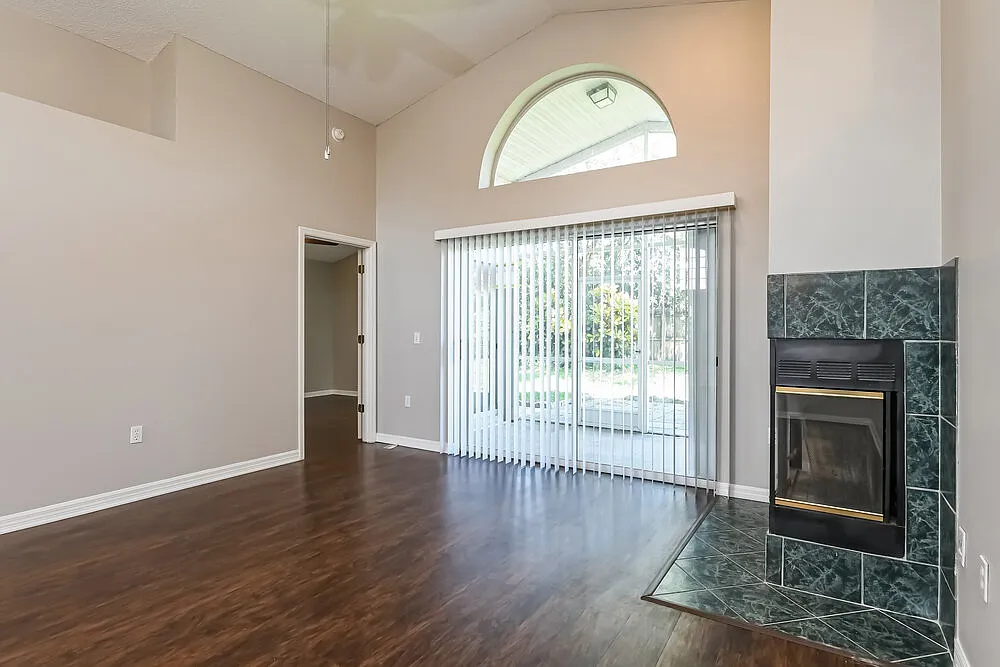 3 bed, 2.0 bath, 1516 sqft, $2,455 — Photo 4
