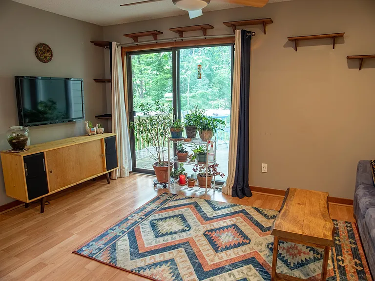 210 Cedarwood Ln — Photo 2