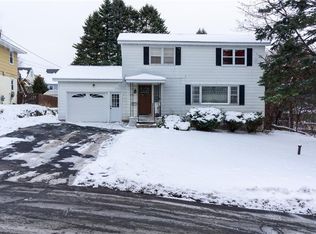 435 Clover Ridge Dr, Syracuse, NY 13206