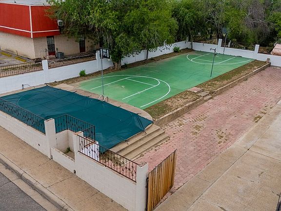 3rd image of 924 Vista Hermosa Drive