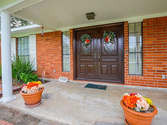 3rd image of 1701 Saint Lukes Dr