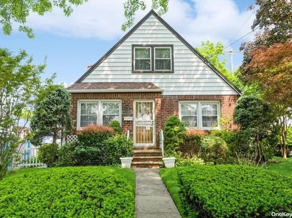 261-19 E Williston Avenue, Floral Park, NY 11001
