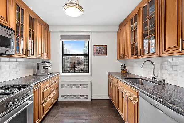 Sold by Compass | media 17