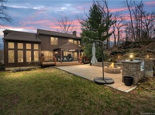 15 Oak Tree Ln, New Fairfield, CT 06812