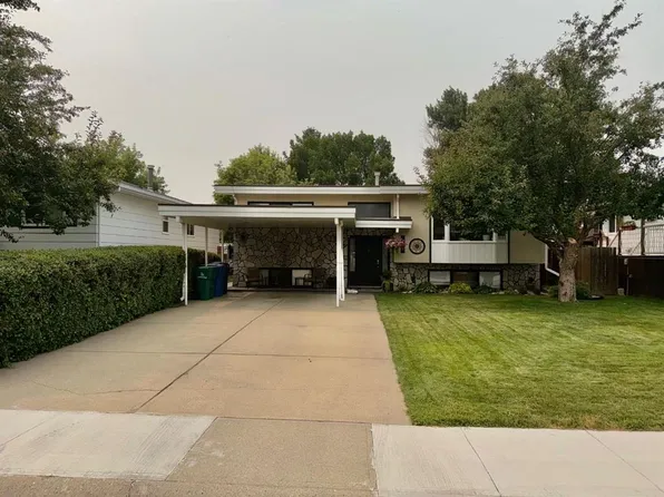 1914 E 17th St N, Lethbridge, AB T1H 4X8