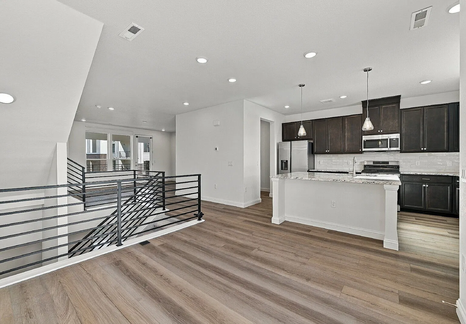 4 bed, 3.0 bath, 2242 sqft, $2,805 — Photo 4