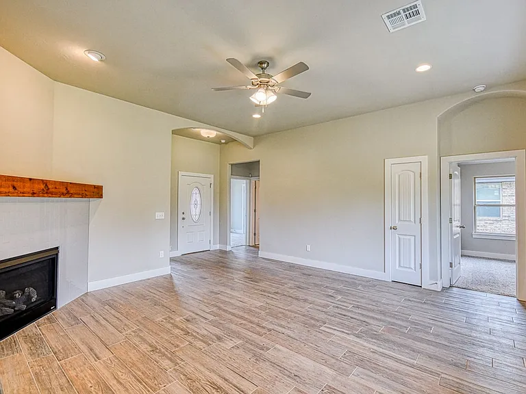 1016 E Jackrabbit Ln — Photo 4